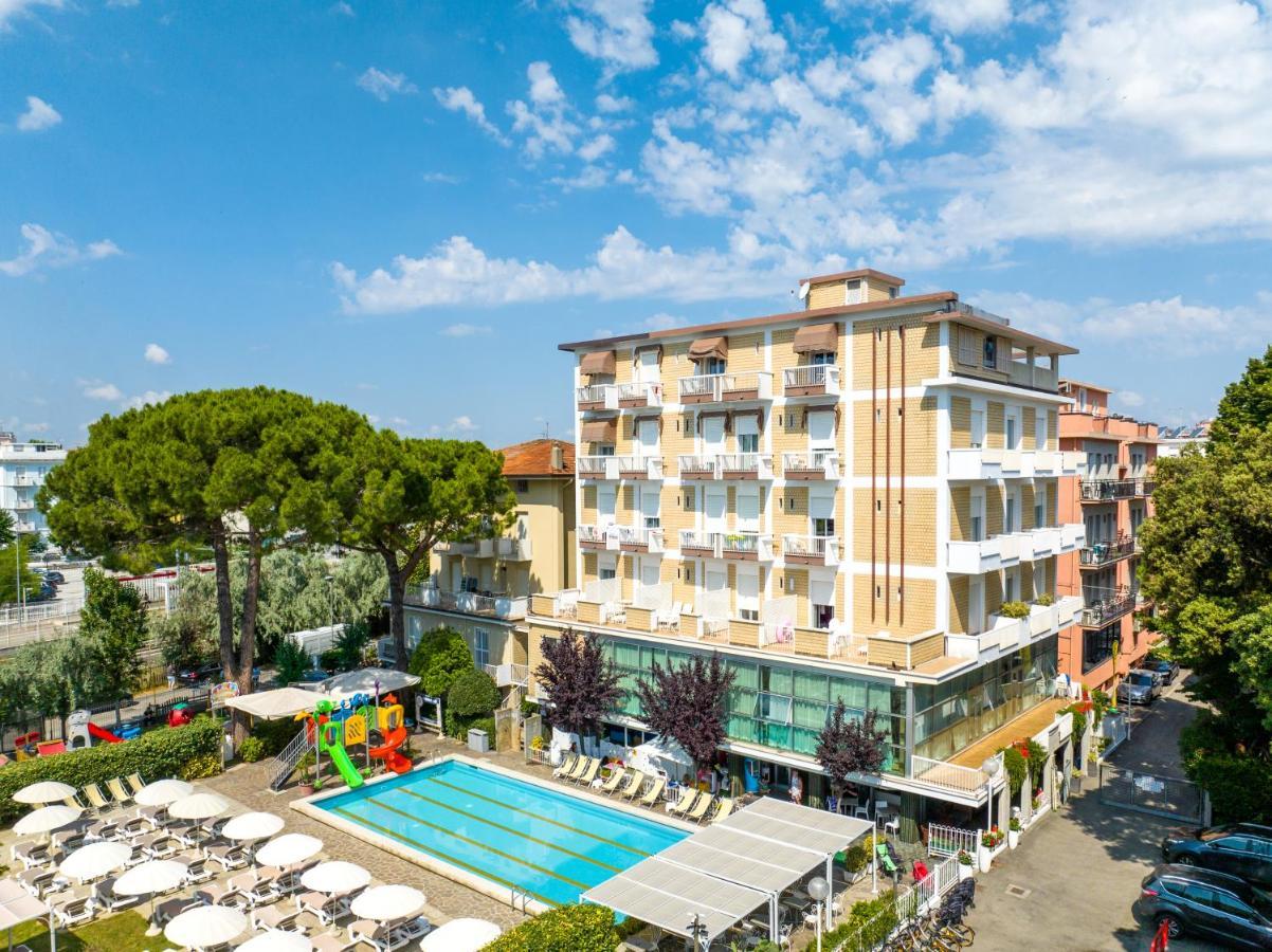 Lotus Hotel All Inclusive & Spiaggia リミニ エクステリア 写真