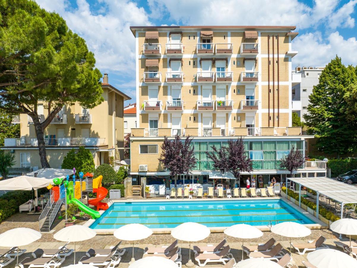Lotus Hotel All Inclusive & Spiaggia リミニ エクステリア 写真