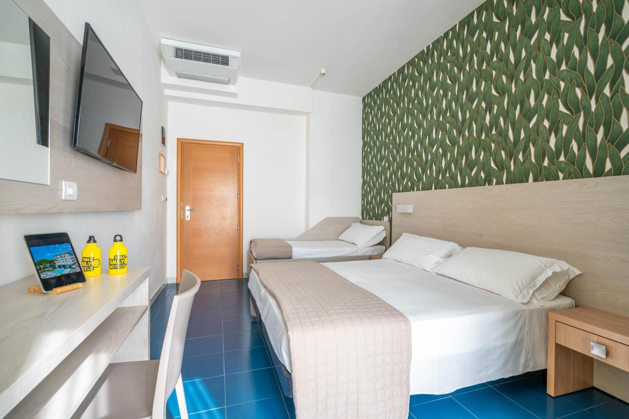 Lotus Hotel All Inclusive & Spiaggia リミニ エクステリア 写真