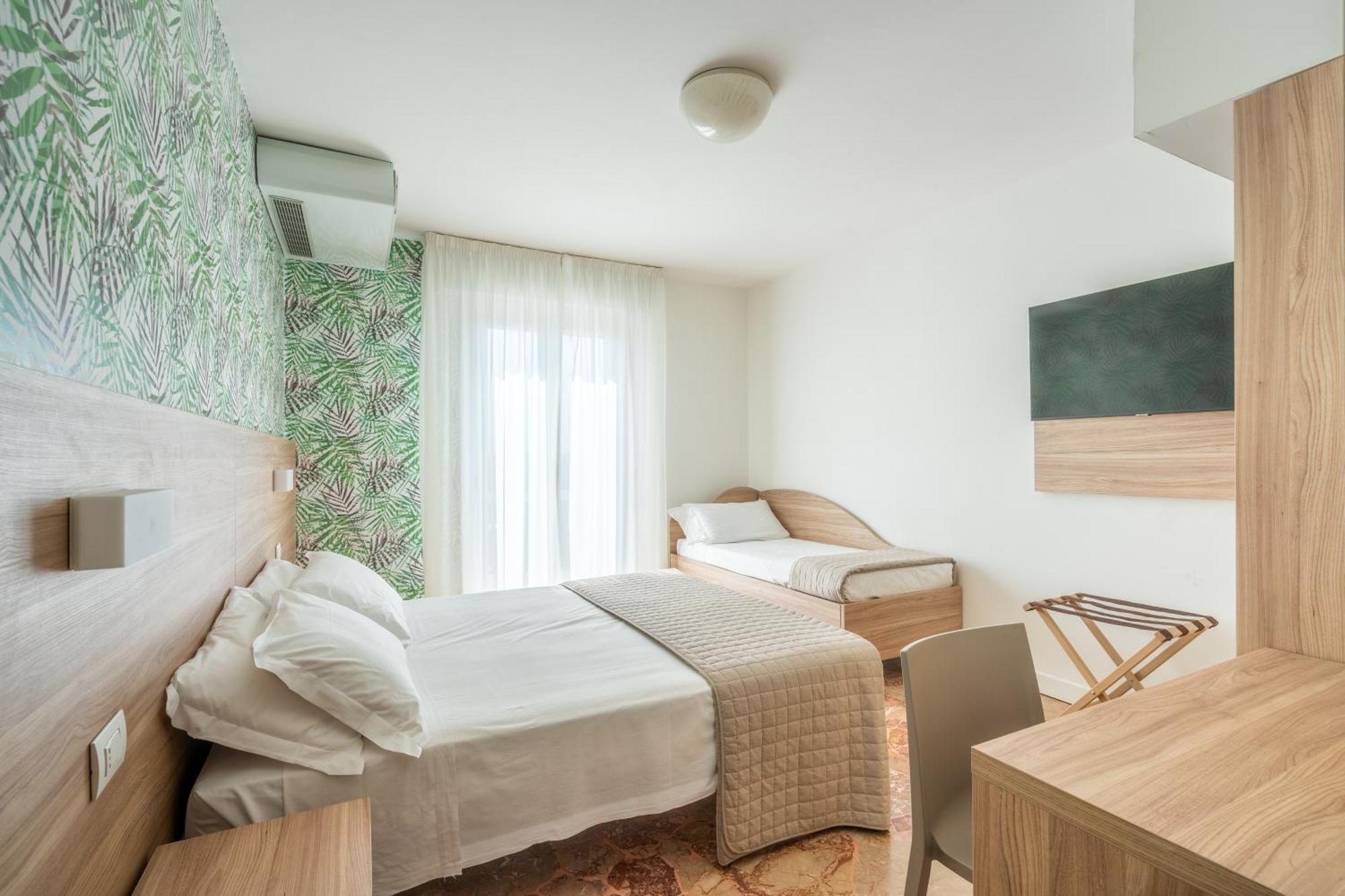 Lotus Hotel All Inclusive & Spiaggia リミニ エクステリア 写真