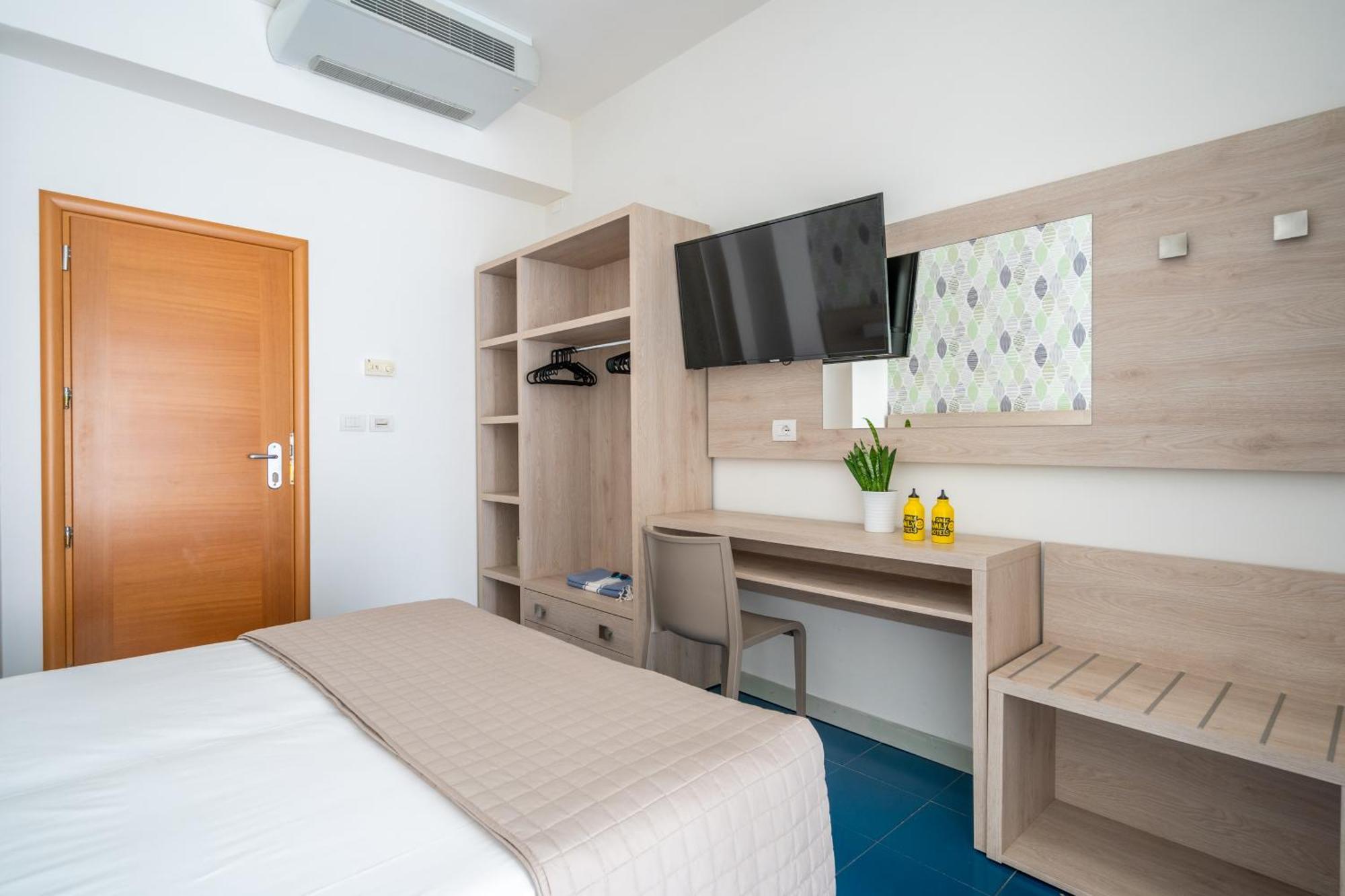 Lotus Hotel All Inclusive & Spiaggia リミニ エクステリア 写真
