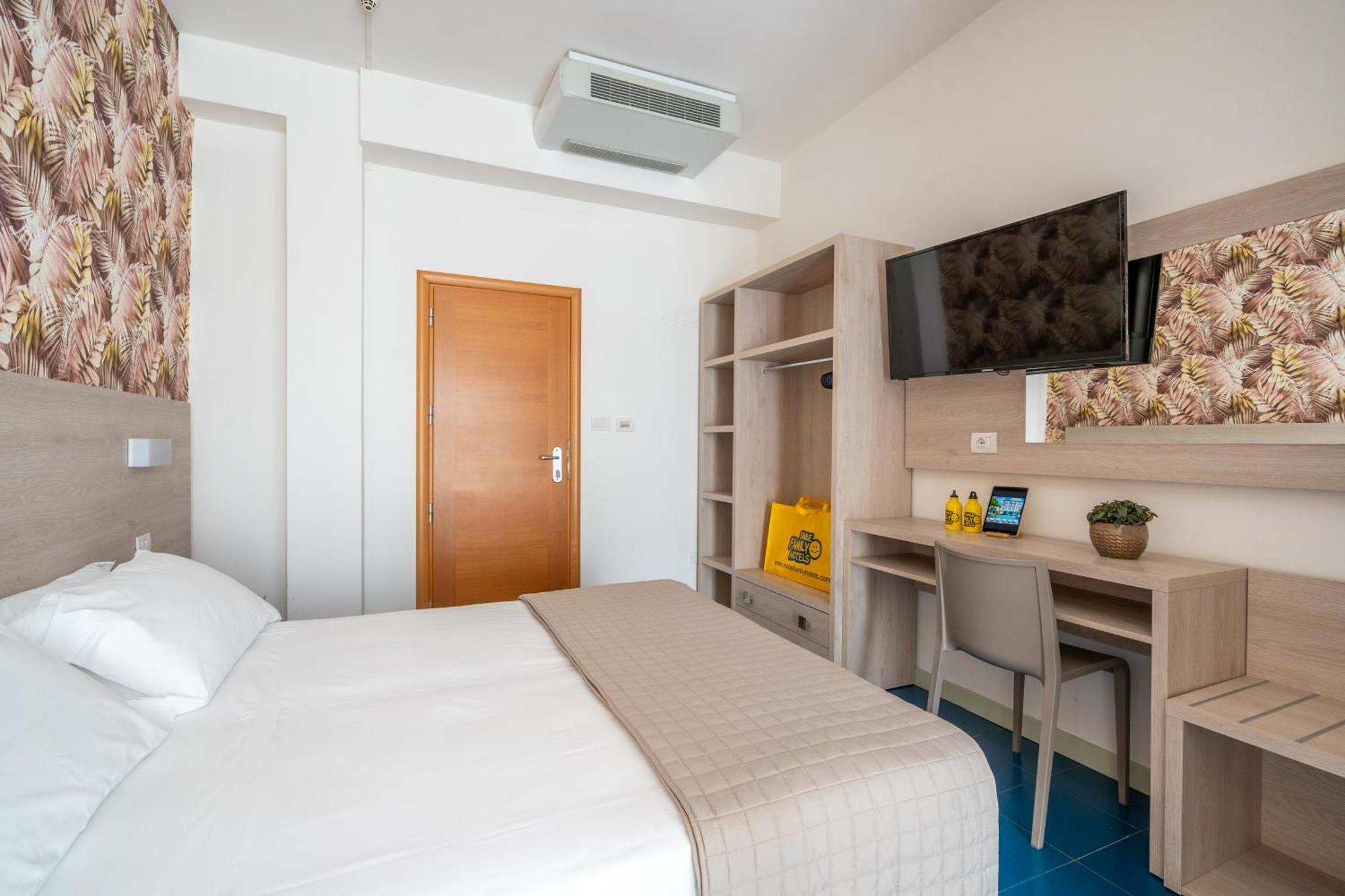Lotus Hotel All Inclusive & Spiaggia リミニ エクステリア 写真