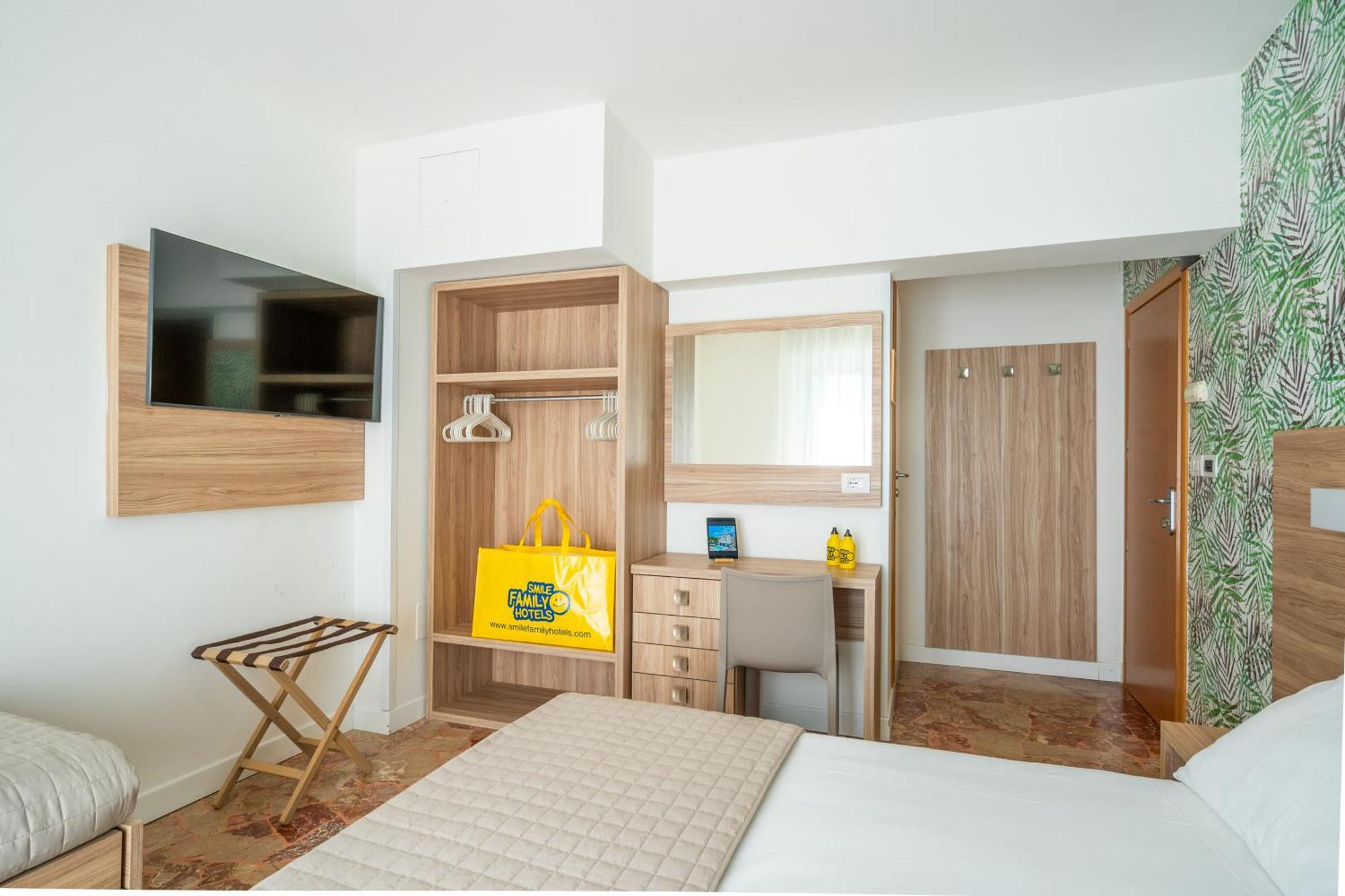 Lotus Hotel All Inclusive & Spiaggia リミニ エクステリア 写真