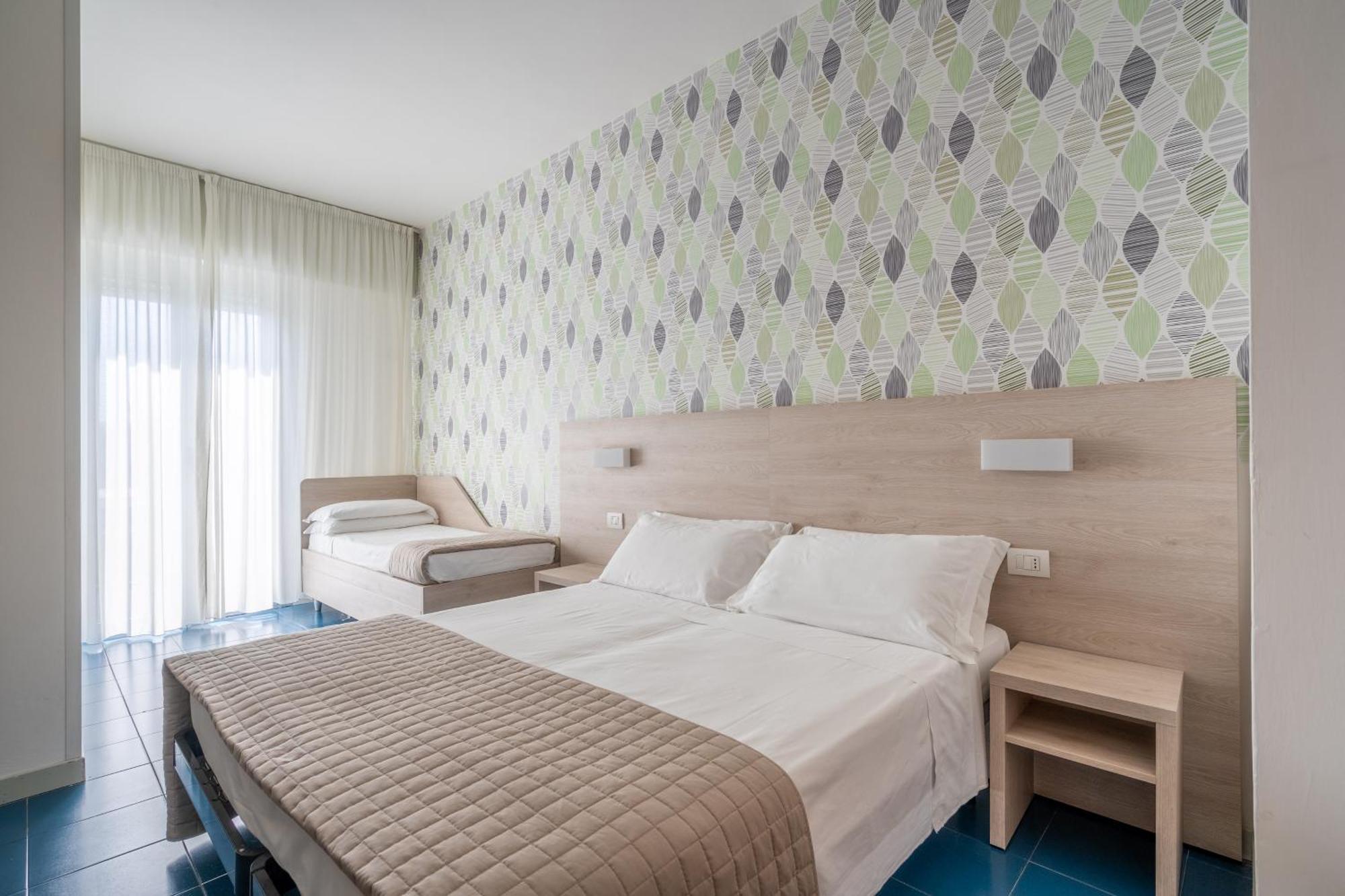 Lotus Hotel All Inclusive & Spiaggia リミニ エクステリア 写真
