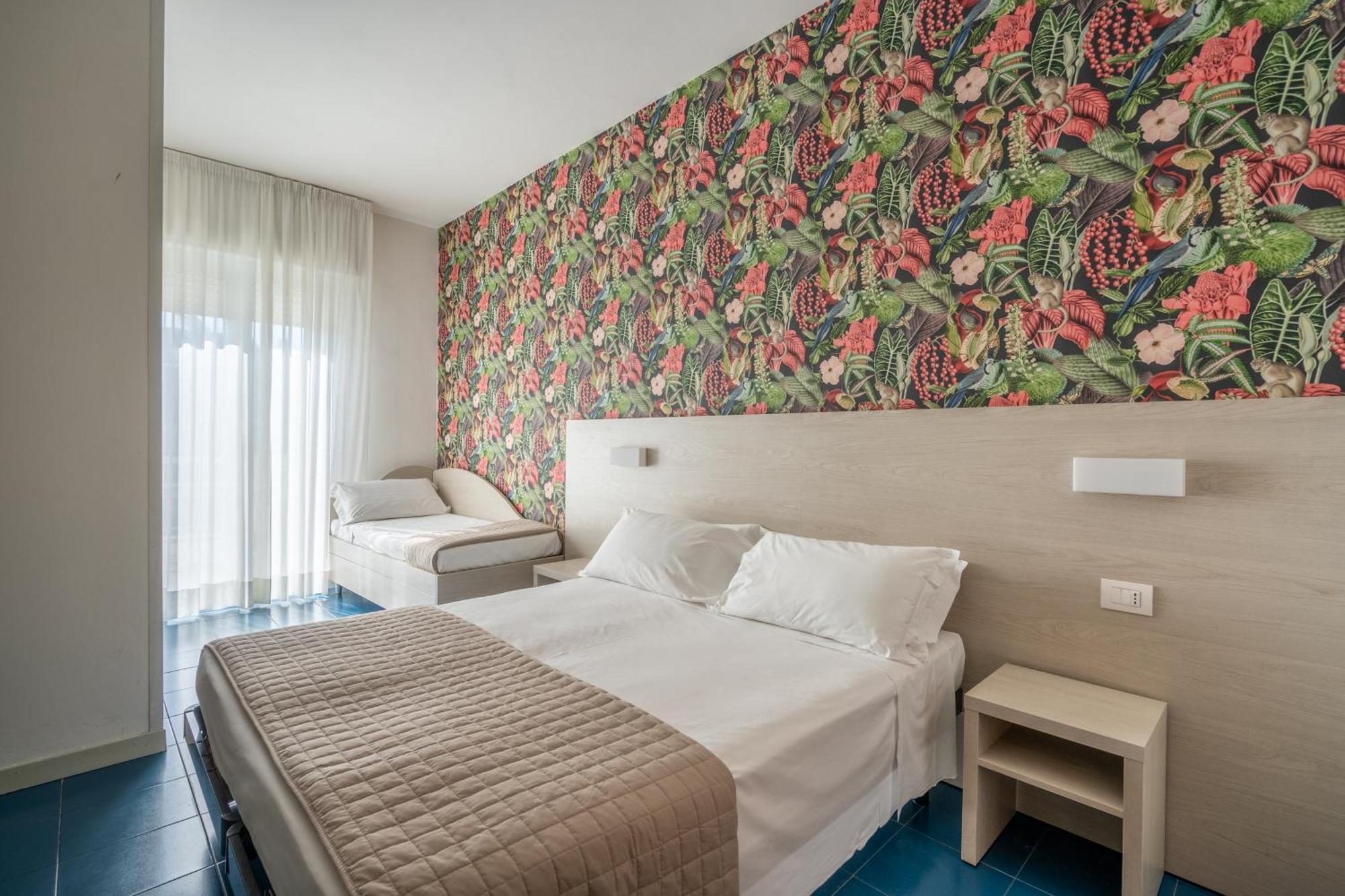 Lotus Hotel All Inclusive & Spiaggia リミニ エクステリア 写真