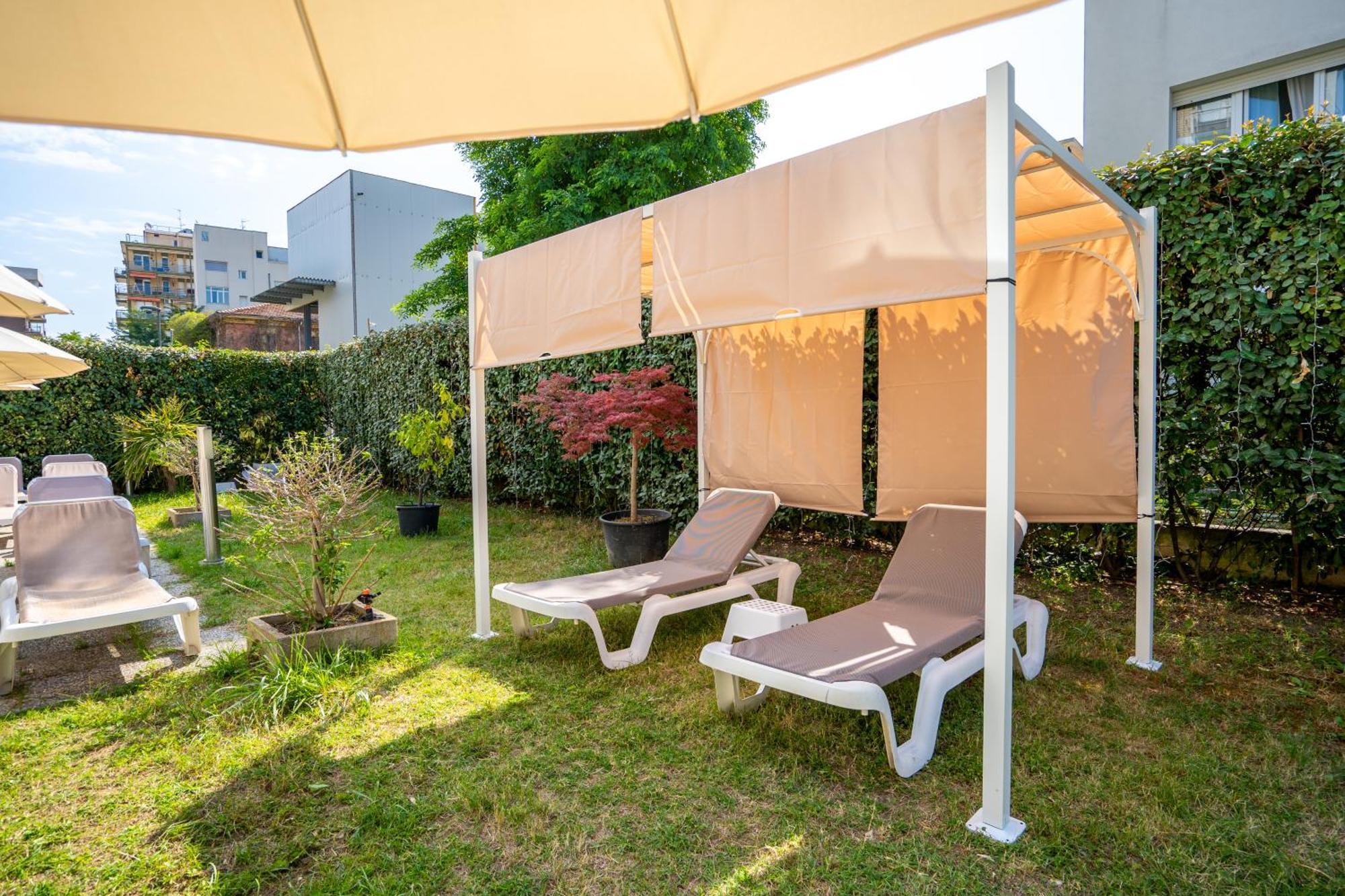 Lotus Hotel All Inclusive & Spiaggia リミニ エクステリア 写真