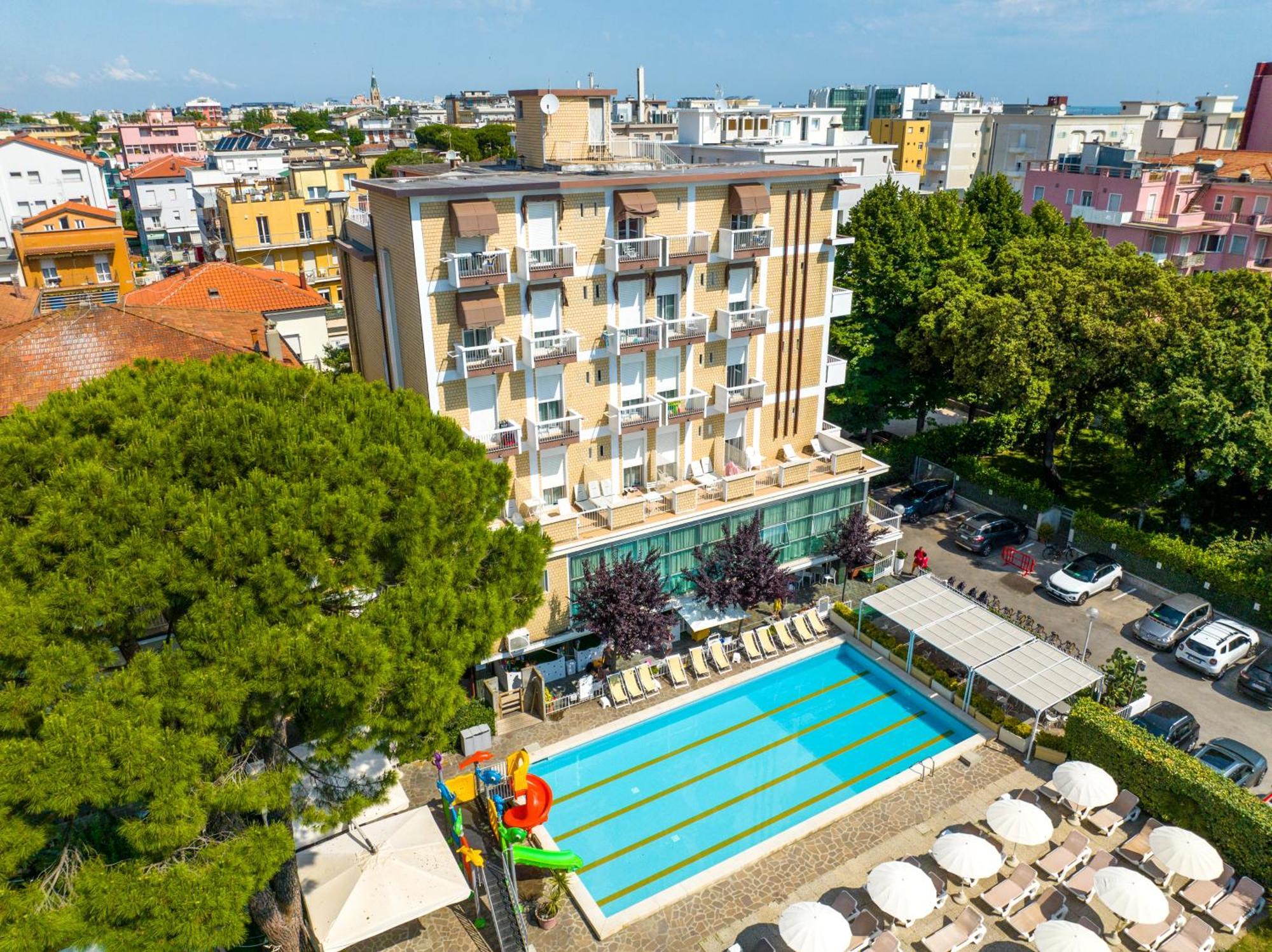 Lotus Hotel All Inclusive & Spiaggia リミニ エクステリア 写真
