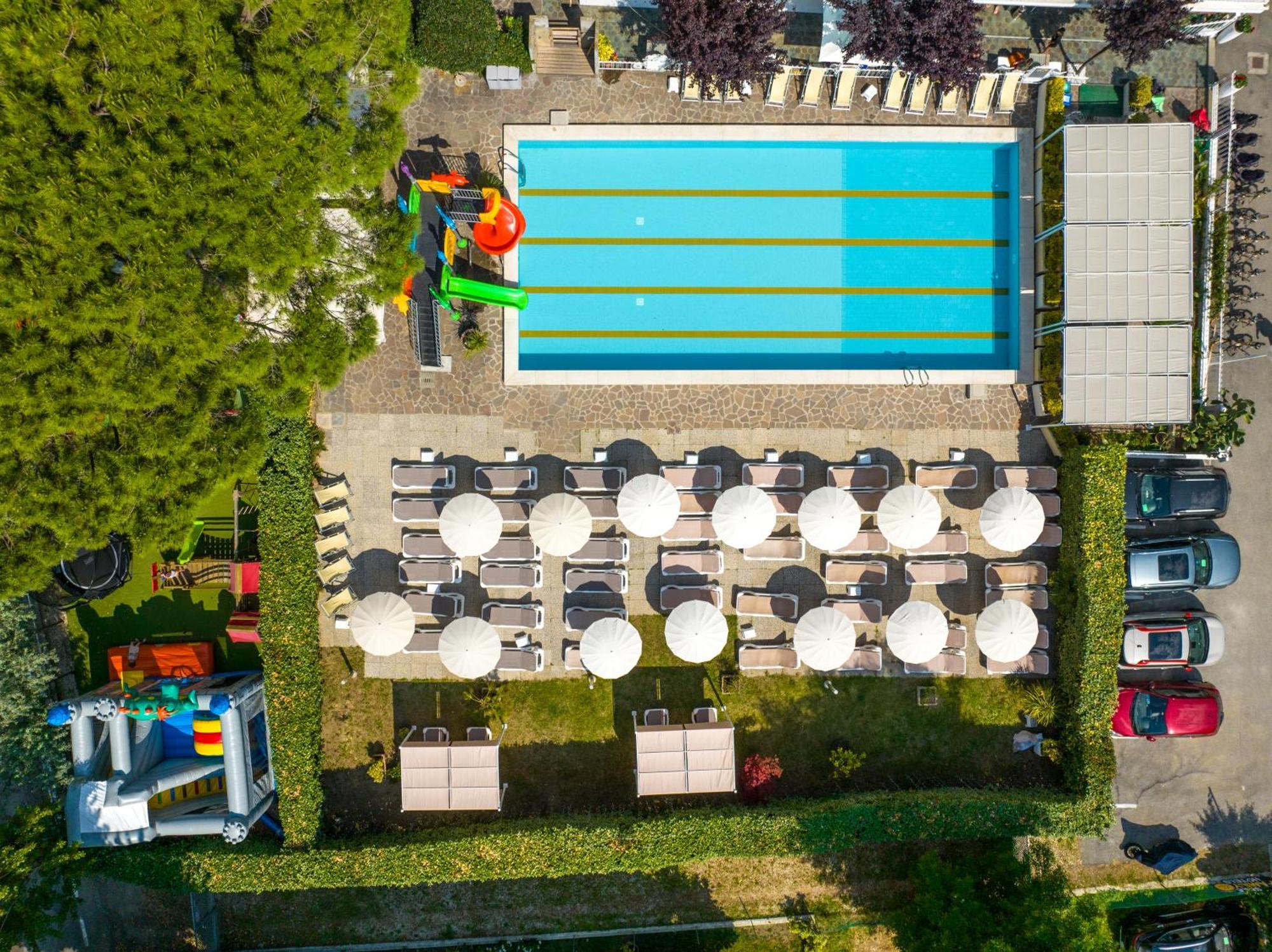 Lotus Hotel All Inclusive & Spiaggia リミニ エクステリア 写真