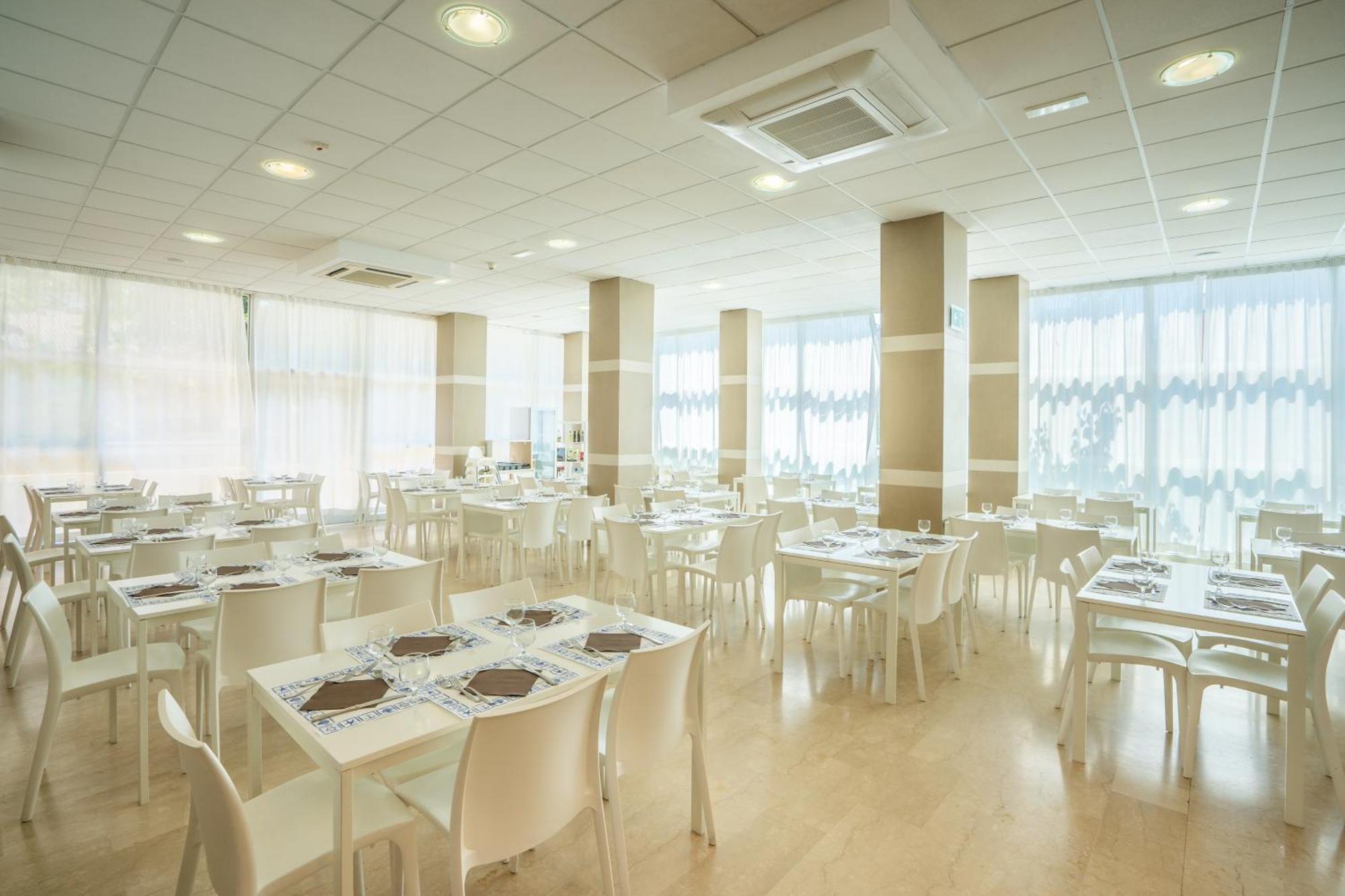 Lotus Hotel All Inclusive & Spiaggia リミニ エクステリア 写真