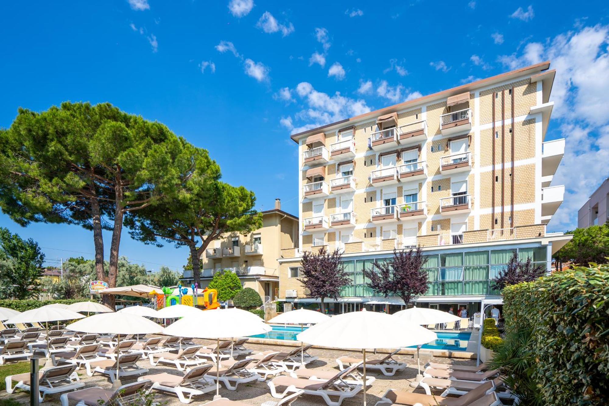 Lotus Hotel All Inclusive & Spiaggia リミニ エクステリア 写真