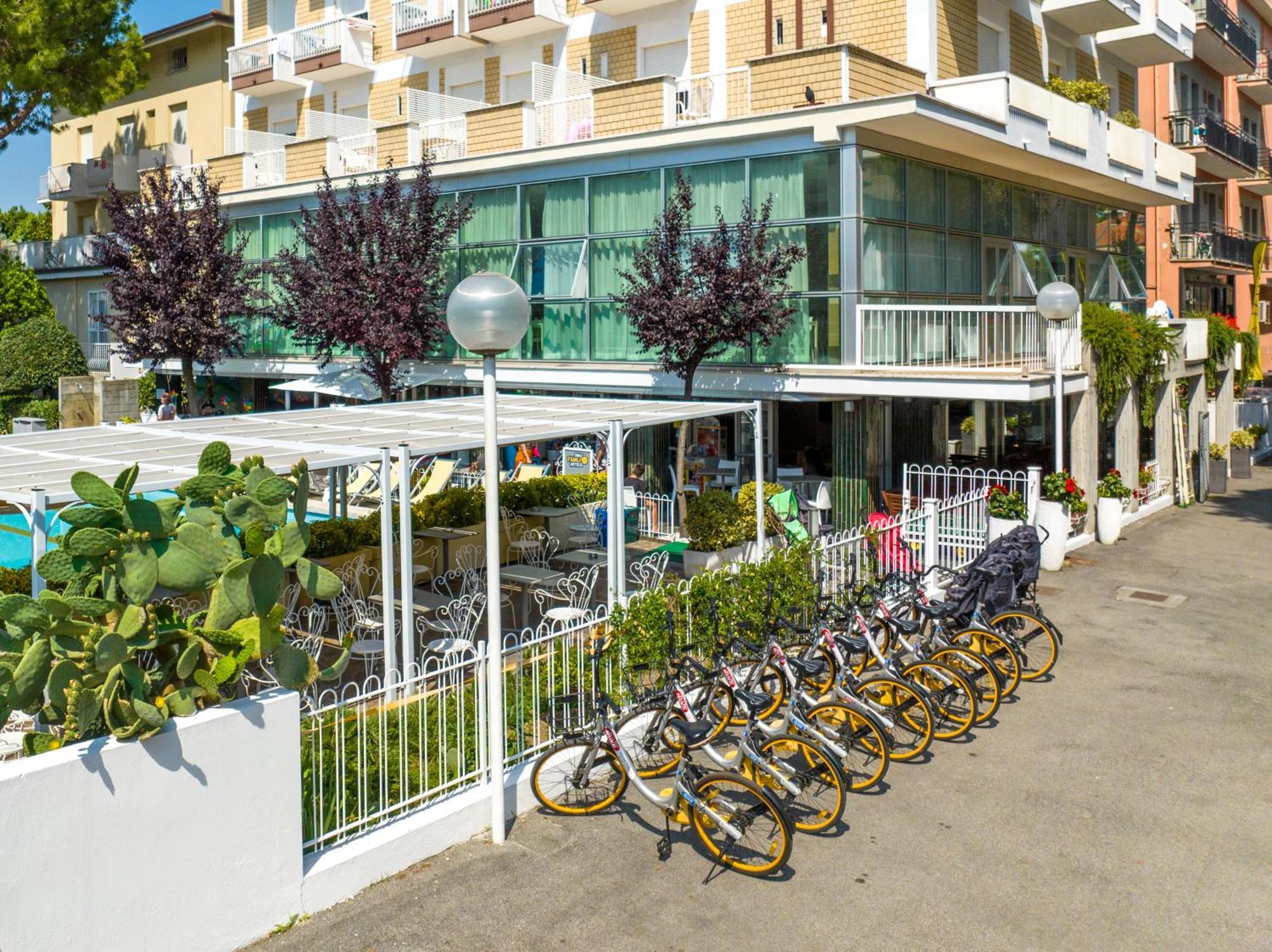 Lotus Hotel All Inclusive & Spiaggia リミニ エクステリア 写真