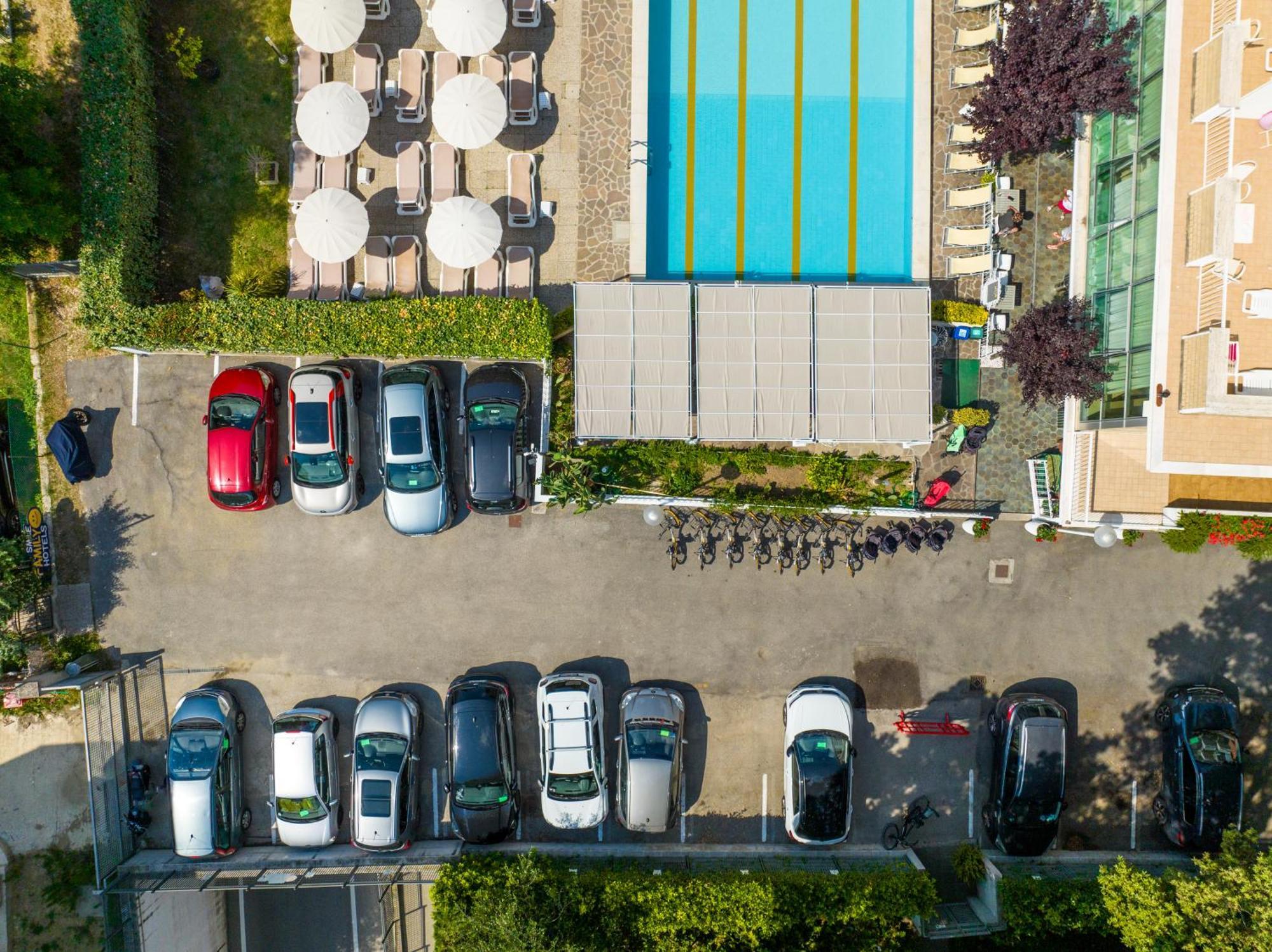 Lotus Hotel All Inclusive & Spiaggia リミニ エクステリア 写真