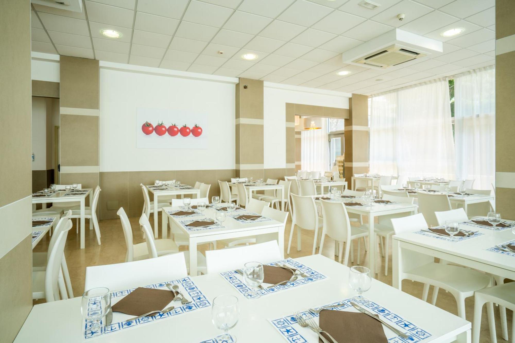 Lotus Hotel All Inclusive & Spiaggia リミニ エクステリア 写真