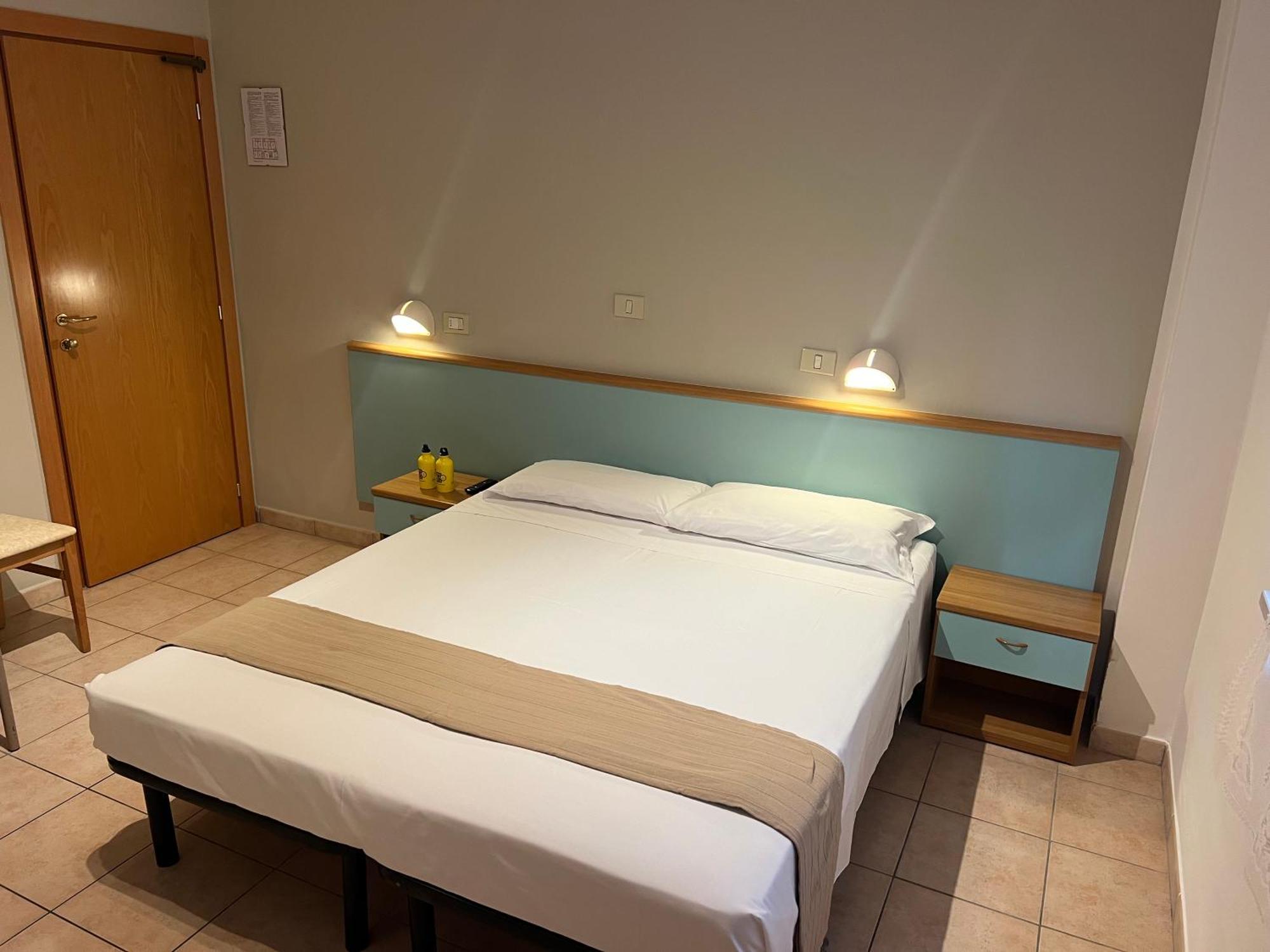 Lotus Hotel All Inclusive & Spiaggia リミニ エクステリア 写真