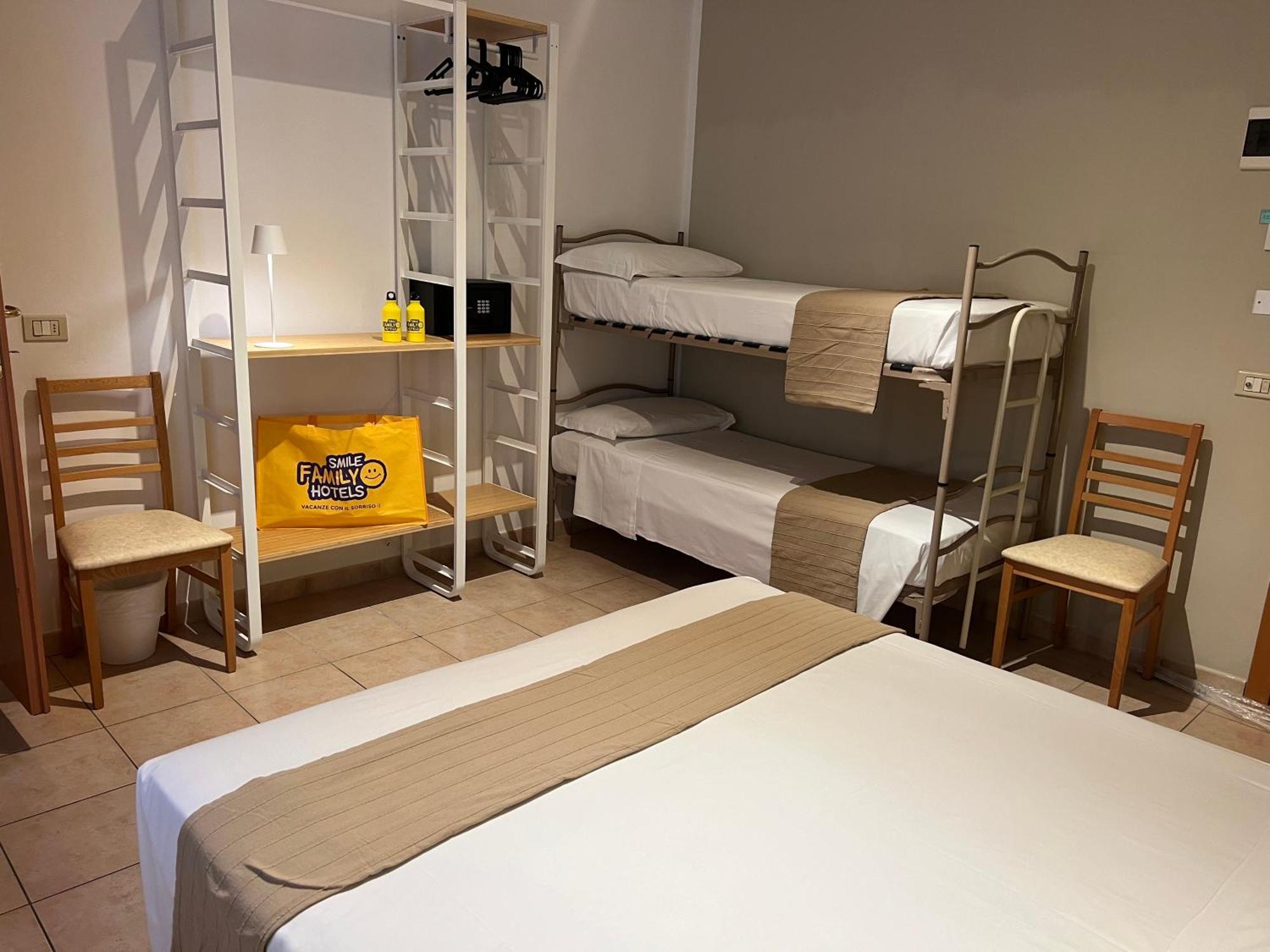 Lotus Hotel All Inclusive & Spiaggia リミニ エクステリア 写真