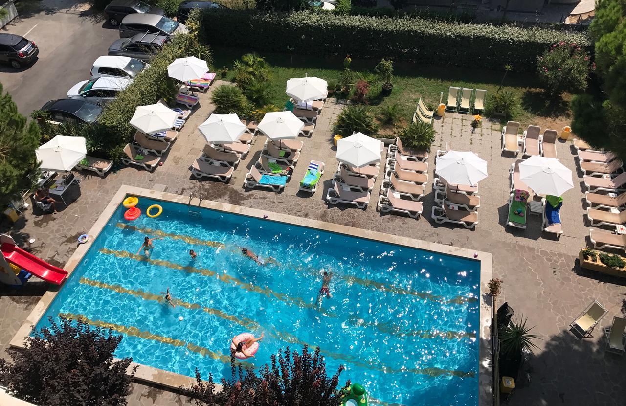 Lotus Hotel All Inclusive & Spiaggia リミニ エクステリア 写真