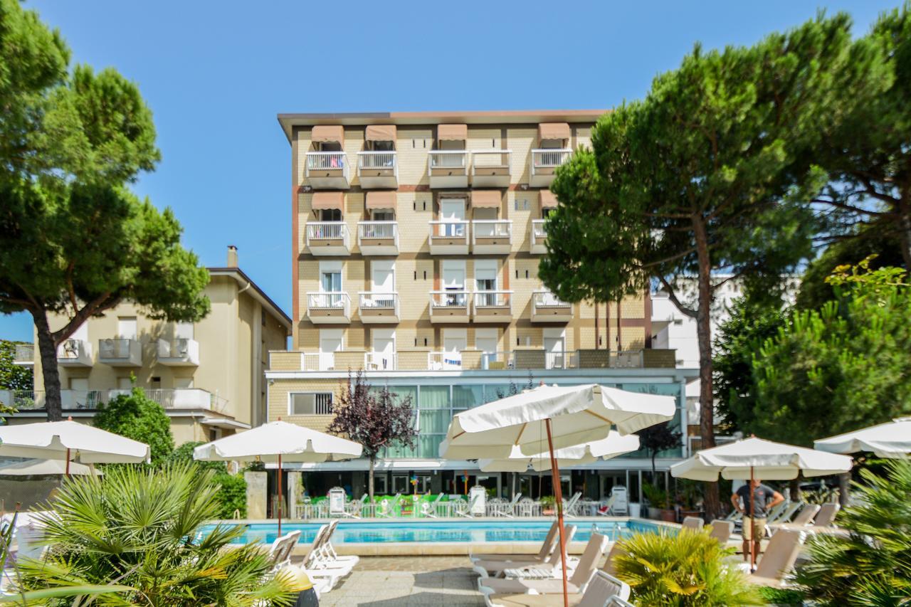 Lotus Hotel All Inclusive & Spiaggia リミニ エクステリア 写真