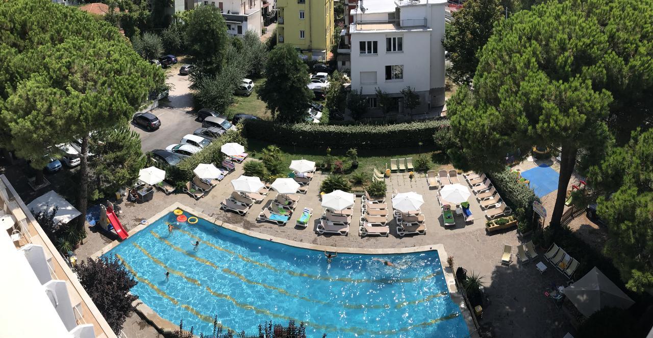 Lotus Hotel All Inclusive & Spiaggia リミニ エクステリア 写真