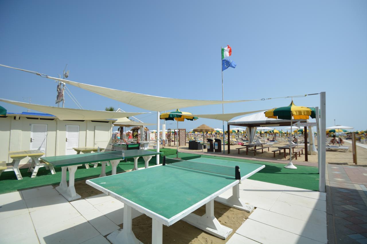 Lotus Hotel All Inclusive & Spiaggia リミニ エクステリア 写真