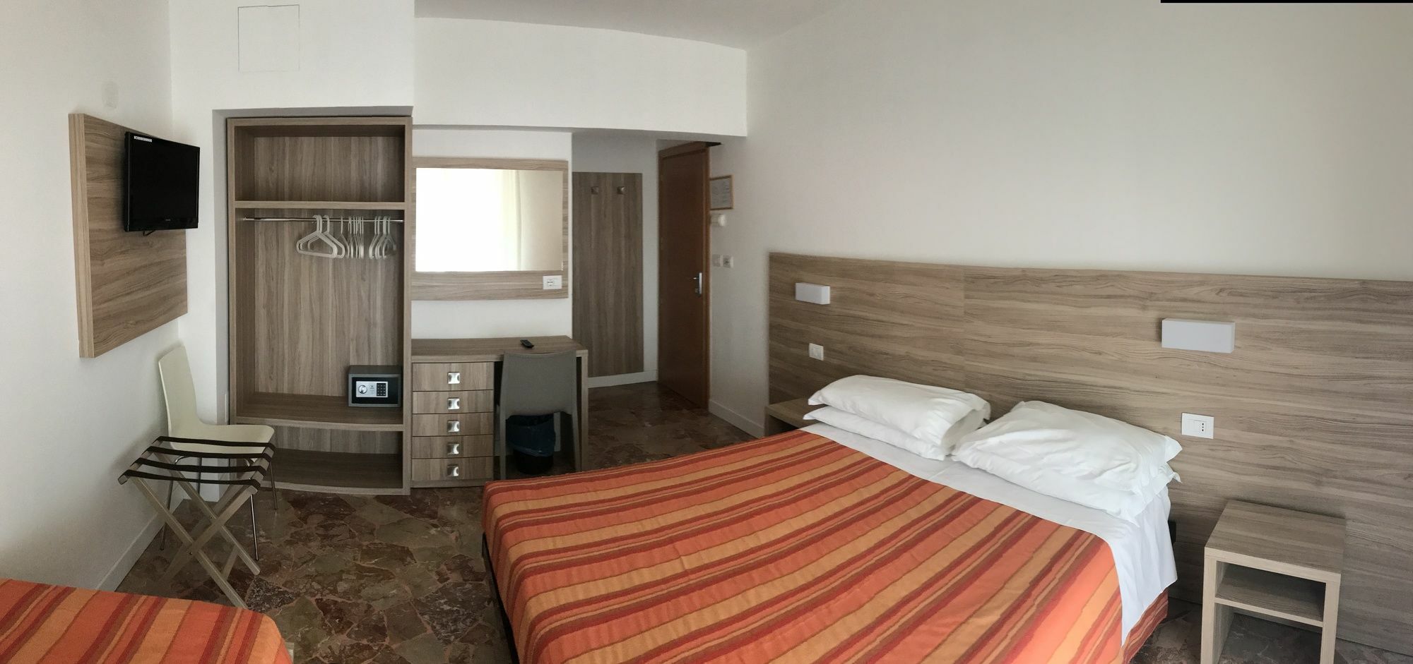 Lotus Hotel All Inclusive & Spiaggia リミニ エクステリア 写真